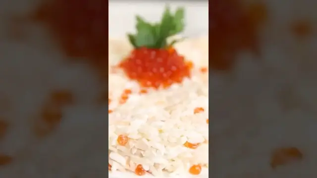 Салат "Снежный" с икрой и креветками