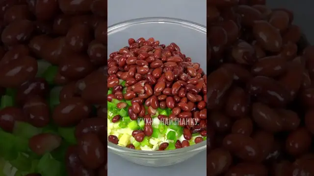 Быстрый салат с фасолью и грибами 