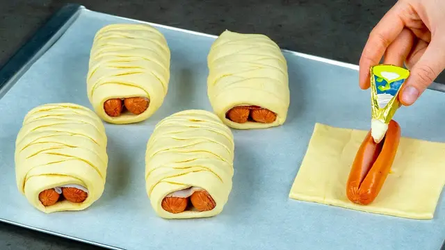 Вкусные колбаски в слоеном тесте