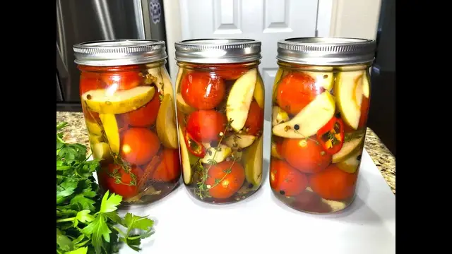 Маринованные помидоры с яблоками