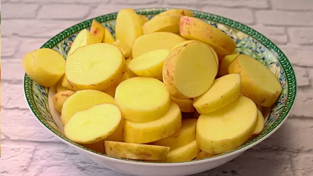 Хрустящая жареная картошка на ужин