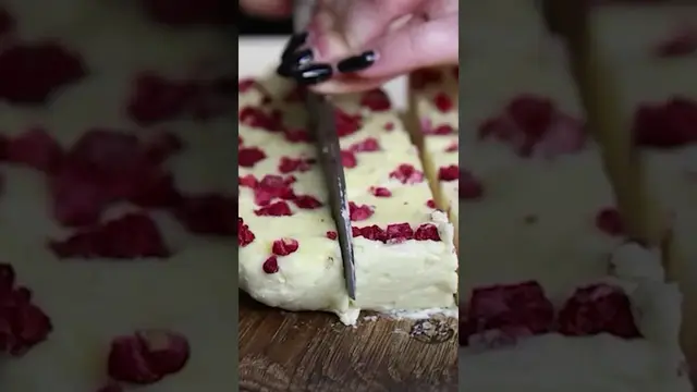 Сливочный десерт с кокосовой стружкой