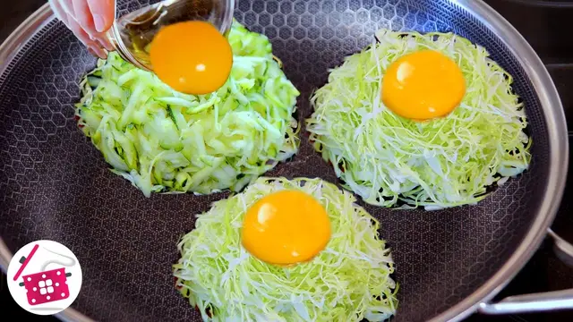 Вкусный завтрак из кабачков и капусты