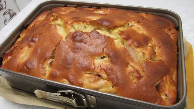 Простой и вкусный яблочный пирог на кефире