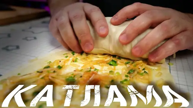 Слоёные лепёшки с луком