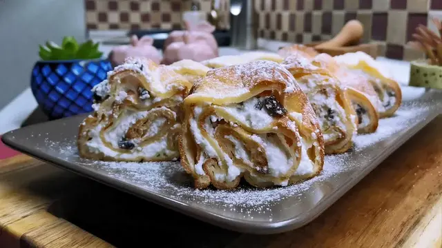 Нежные сладкие блинчики с творожной начинкой