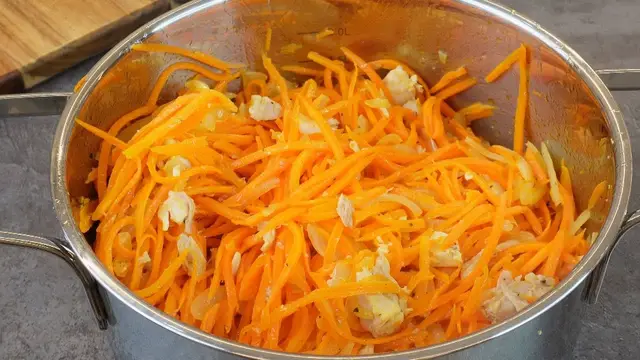 Простой салат из моркови