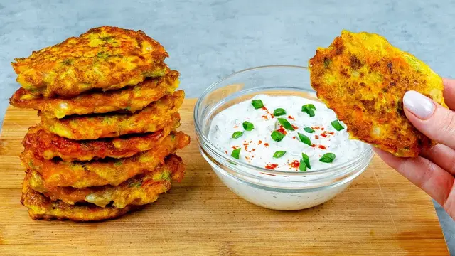 Оладьи из капусты с йогуртовым соусом
