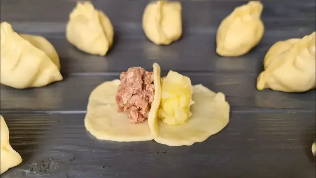Вареники с фаршем и картошкой