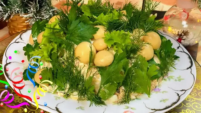 Новогодний салат с грибами, черносливом и орехами
