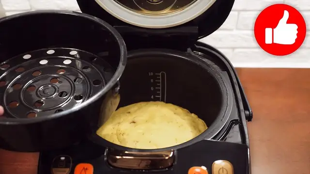 Кекс на сметане с орехами в мультиварке