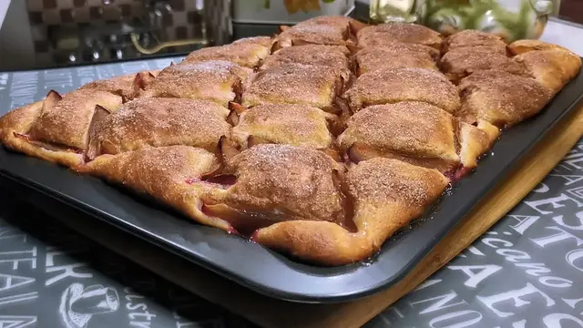 Дрожжевой пирог со сливами