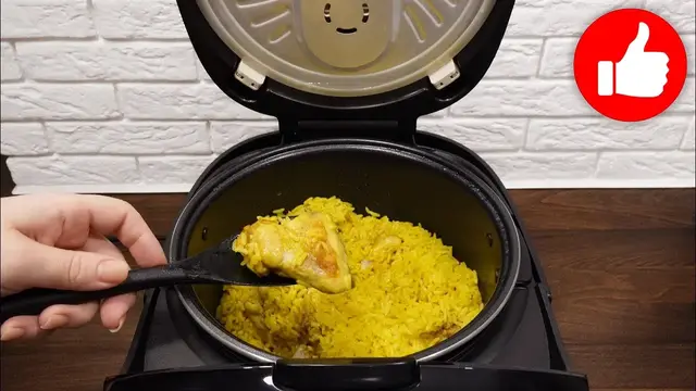 Куриные крылышки и рис в мультиварке