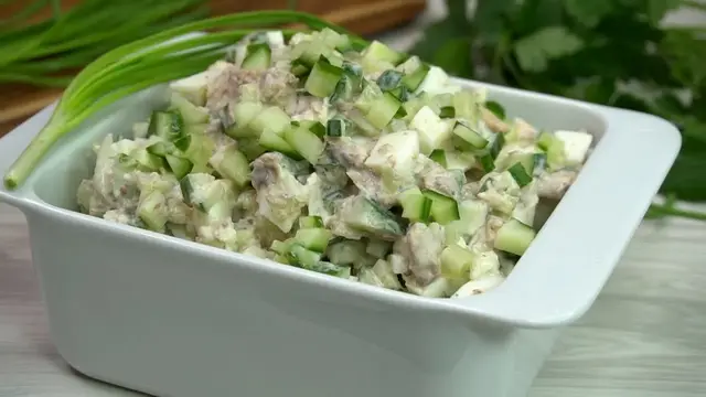 Салат из сайры и огурцов