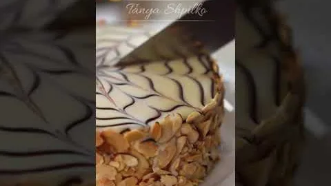 Нежнейший торт Эстерхази с ореховым безе и пралине