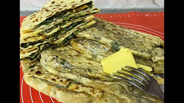 Жареные лепешки с зелёной начинкой