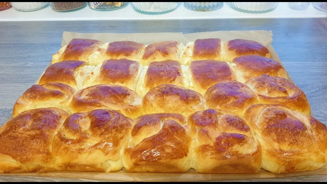 Cахарные и творожные рулетикии