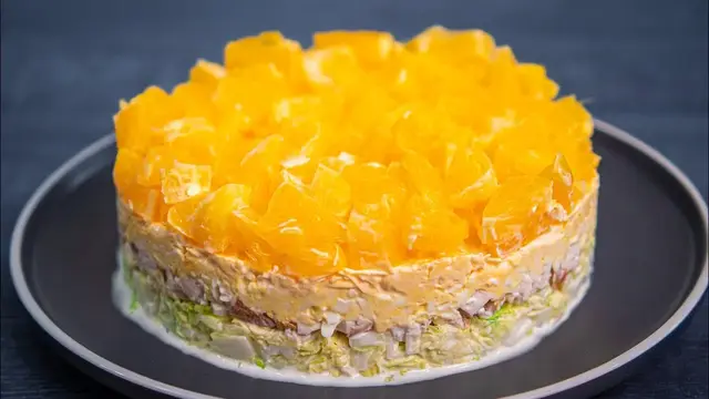 Слоёный салат с курицей и апельсинами