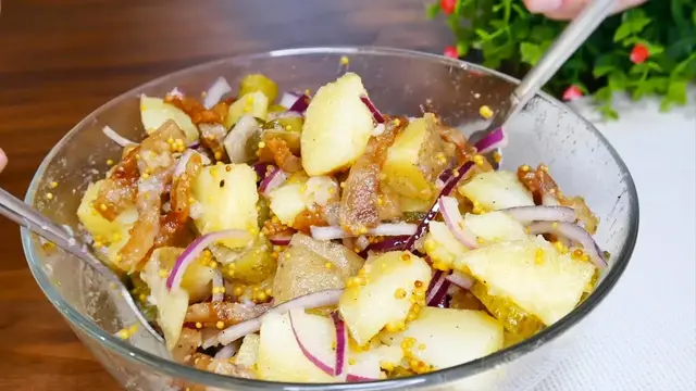 Смачний картопляний салат