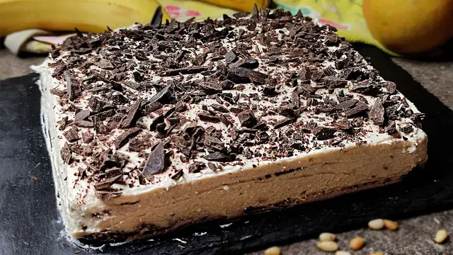 Лёгкий банановый торт с творогом