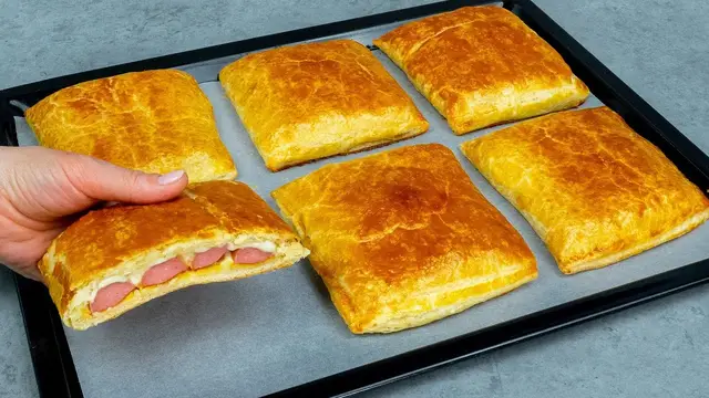 Закуска из слоеного теста и сосисок