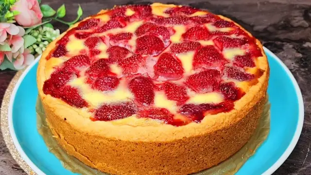 Вкусный пирог с клубникой
