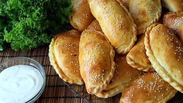 Быстрые пирожки с мясом в духовке