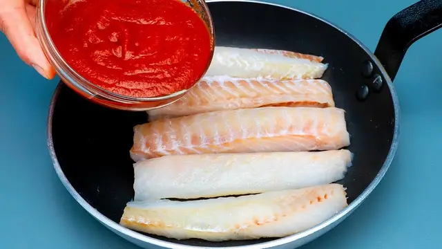 Тушёная сельдь с овощами в пряном соусе
