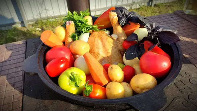 Курица с овощами в казане