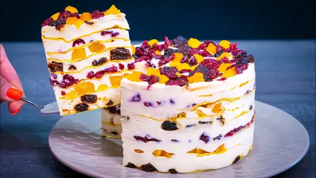 Очень вкусный торт с сухофруктами