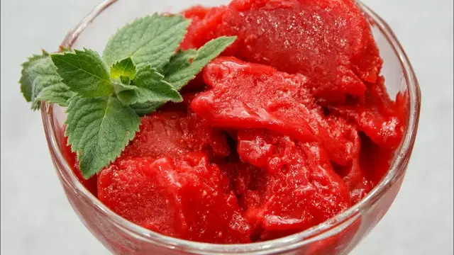 Мороженное из клубники за 5 минут. Клубничный Сорбет