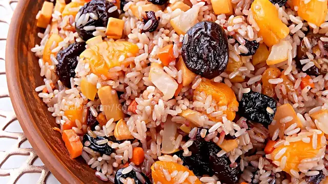 Вкусный сладкий плов с фруктами и сухофруктами