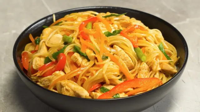 Лапша с курицей 