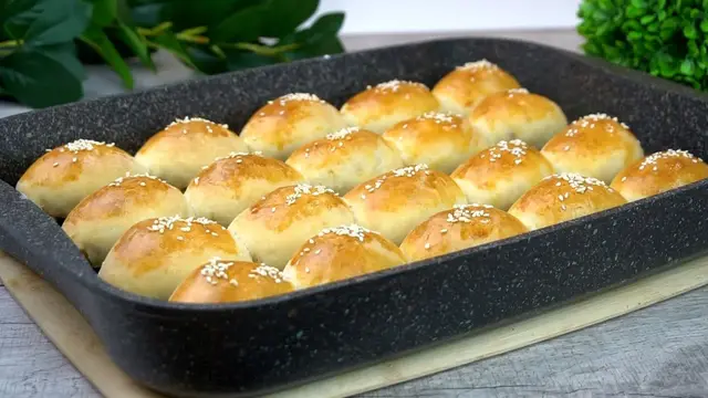 Воздушные булочки с сосисками