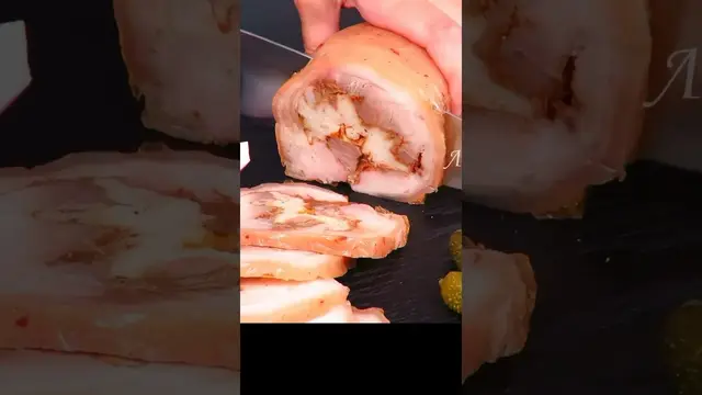 Бюджетный мясной рулет на новогодний стол