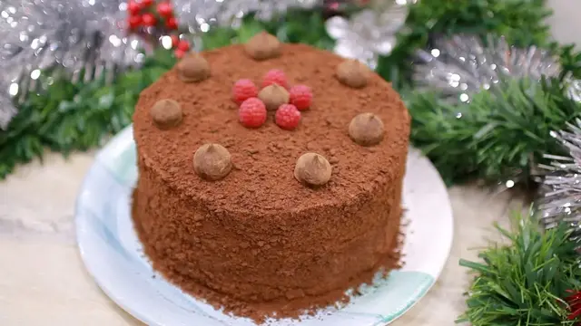 Трюфельный медовик с малиной