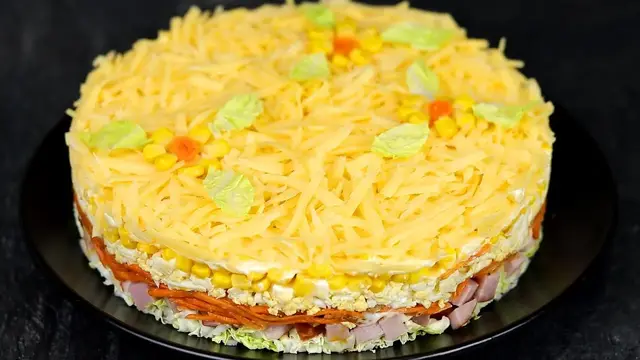 Невероятно вкусный салат с ветчиной и пекинской капустой