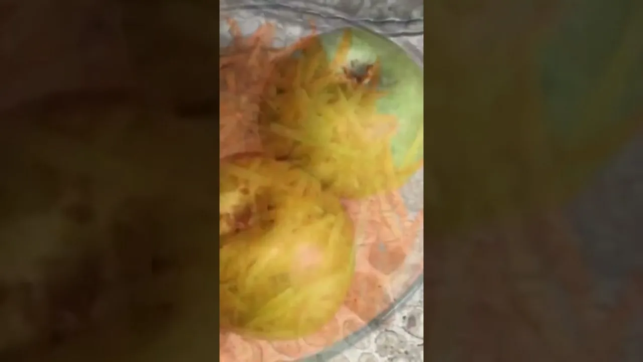 Новый необычный салат с чесночной заправкой