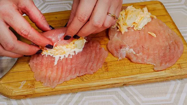 Куриные рулетики с сыром на новогодний стол