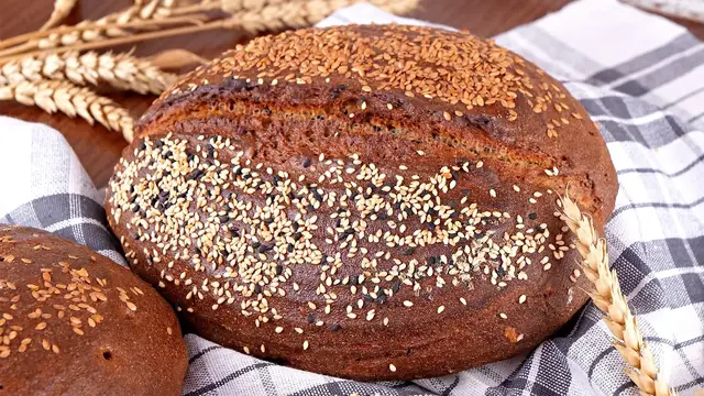 Кисло-сладкий хлеб на ржаной закваске