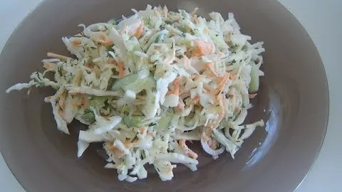 Простой и вкусный салат из капусты