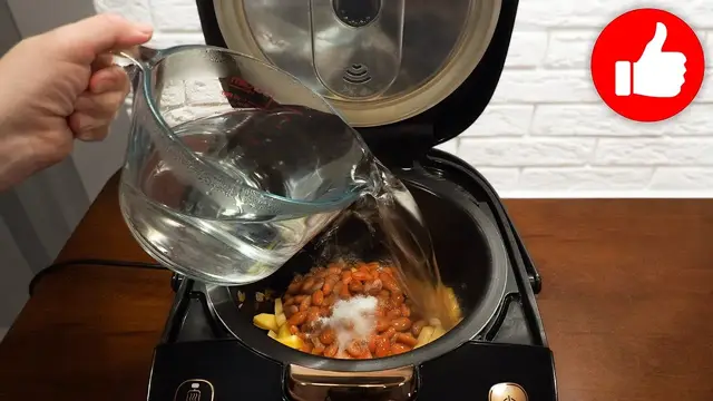 Куриный суп с консервированной фасолью в мультиварке 