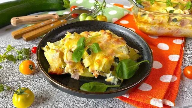 Запеканка из кабачков с ветчиной и сыром 