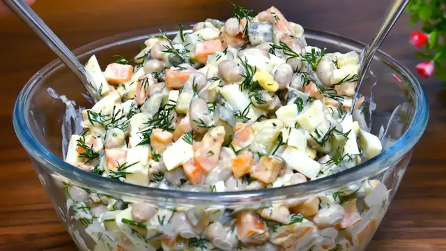 Простой салат с огурцами и фасолью на каждый день 