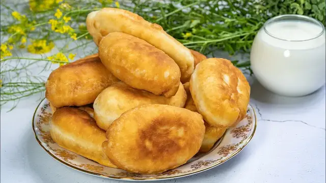 Самые пышные и быстрые пирожки с картошкой на кефире