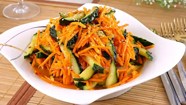 Морковный салат-закуска с огурцами 