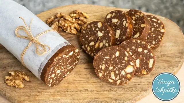 Шоколадная колбаска из печенья с вареной сгущенкой