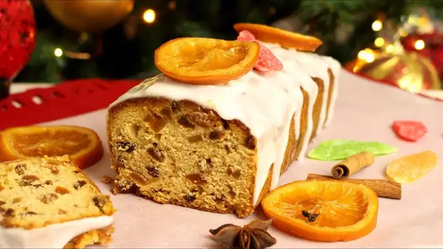 Праздничный Рождественский кекс с изюмом и клюквой