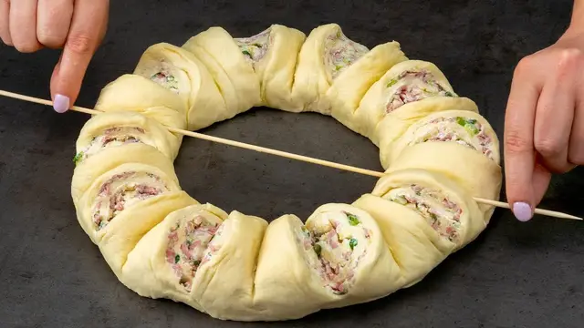 Вкусная закуска из слоеного теста