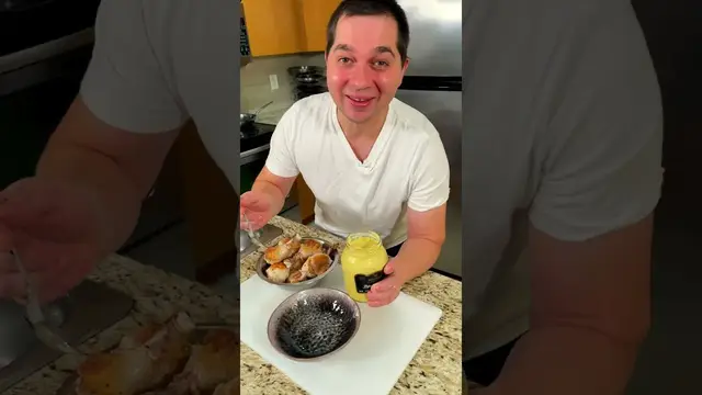 Самая нежная и сочная курица в духовке